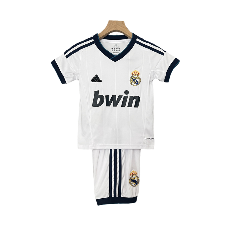 Camiseta-real-madrid-hombre-i-kit-infantil-blanco-2012-13-retro