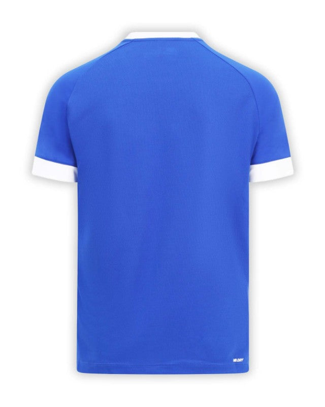 Cardiff City 2024/2025 - Camiseta local Cardiff City - Campeonato de la EFL - Diseño histórico - Elegante - Azul - Blanco - Escudo clásico - Historia del club - Patrón chevron - Riverside A.F.C. - Escudo de la ciudad de Cardiff - Temporada - Fútbol - Equipamiento deportivo.