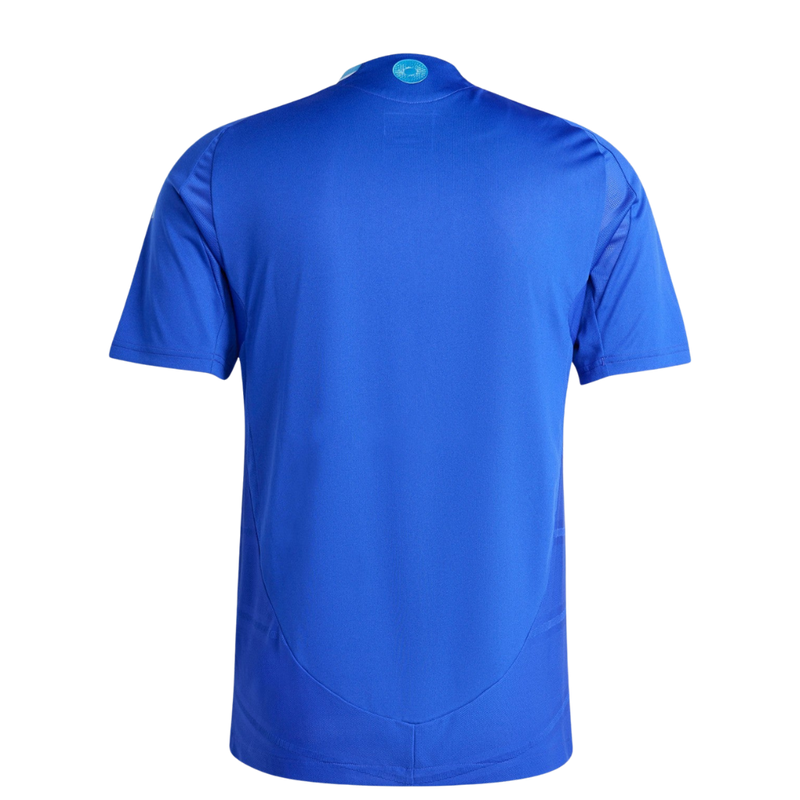 Argentina - 20242025 - Camiseta Argentina - Uniforme alternativo Argentina - Adidas Argentina - Diseño moderno - Azul royal - Copa América - Eliminatorias Mundial 2026 - Bandera argentina - Pasión argentina - Escudo de la selección argentina - Azul celeste - Blanco - Pantalones azul royal - Calcetines azul royal - Cultura argentina - Identidad - Tecnologías innovadoras - Confort - Rendimiento.