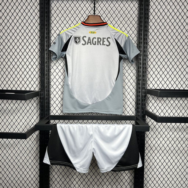 Benfica III 24/25 conjunto infantil - Benfica - 24/25 - Conjunto infantil - Fútbol - Equipamiento deportivo - Niños - Estilo.