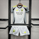Benfica III 24/25 conjunto infantil - Benfica - 24/25 - Conjunto infantil - Fútbol - Equipamiento deportivo - Niños - Estilo.