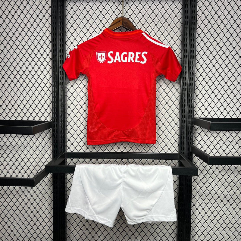 Benfica I 24/25 conjunto infantil rojo - Benfica - 24/25 - Conjunto infantil - Rojo - Fútbol - Equipamiento deportivo - Niños - Estilo.