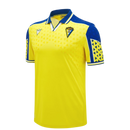 Cádiz 2024/2025 - Camiseta de local Cádiz - Diseño retro - Temporada 1991-94 - Amarillo - Azul - Blanco - La Liga 2 - Historia del club - Tradición - Moderno - Temporada - Fútbol - Equipamiento deportivo.