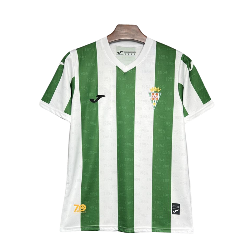Córdoba CF - Camiseta local - Joma - La Liga 2 - Temporada 2024-2025 - Diseño único - Detalles - Equipación - Fútbol - LaLiga - España - Club - Nueva camiseta - Lanzamiento - Equipamiento deportivo - Fútbol español - Diseño moderno - Tradicional - Clásico - Moderno - Estilo - Rendimiento - Confort - Tecnología - Innovación.