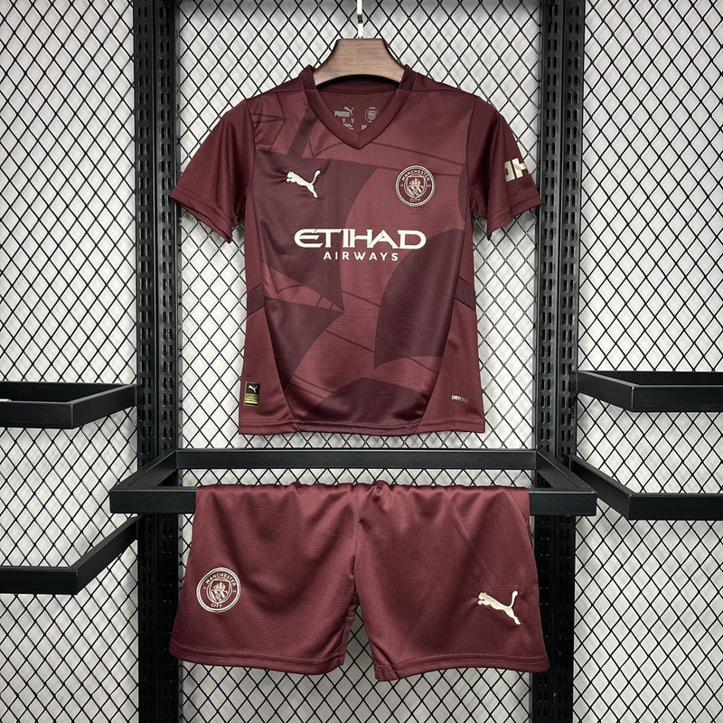 Camiseta Manchester City III 24/25 conjunto infantil vino - Camiseta - Manchester City - 24/25 - Conjunto infantil - Vino - Fútbol - Equipamiento deportivo - Niños - Estilo.
