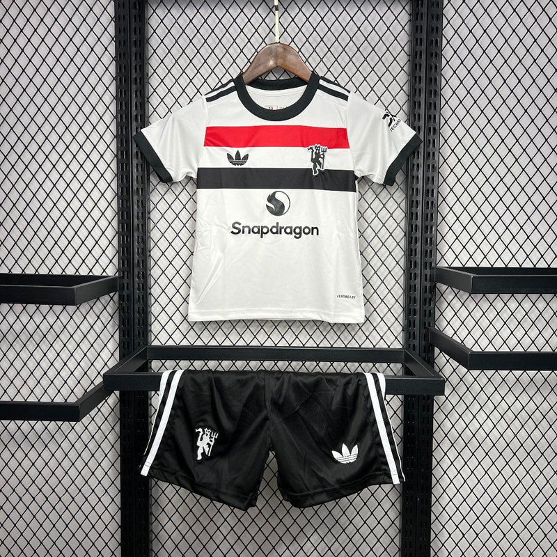 Camiseta Manchester United III 24/25 conjunto infantil blanca - Camiseta - Manchester United - 24/25 - Conjunto infantil - Blanca - Fútbol - Equipamiento deportivo - Niños - Estilo.