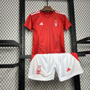Camiseta Nottingham Forest I 24/25 conjunto infantil roja - Camiseta - Nottingham Forest - 24/25 - Conjunto infantil - Roja - Fútbol - Equipamiento deportivo - Niños - Estilo.