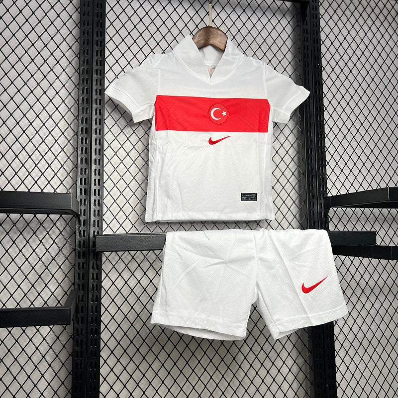 Camiseta Turquía I Euro 2024 conjunto infantil blanca - Camiseta - Turquía - Euro 2024 - Conjunto infantil - Blanca - Fútbol - Equipamiento deportivo - Niños - Estilo.