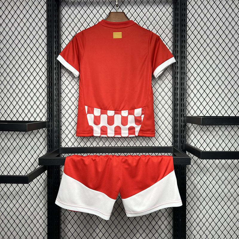 Conjunto infantil Girona 2024/25 - Rojo - Blanco - Infantil - Girona - Temporada 2024-2025 - Fútbol - Equipamiento deportivo - Niños - Estilo.
