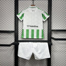 Conjunto infantil Real Betis 2024/25 - Blanco - Verde - Infantil - Real Betis - Temporada 2024-2025 - Fútbol - Equipamiento deportivo - Niños - Estilo.