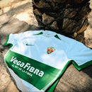 Elche - Camiseta local - Nike - La Liga 2 - Temporada 2024-2025 - Diseño - Detalles - Equipación - Fútbol - LaLiga - España - Club - Nueva camiseta - Lanzamiento - Equipamiento deportivo - Fútbol español - Diseño moderno - Tradicional - Clásico - Moderno - Estilo - Rendimiento - Confort - Tecnología - Innovación - Blanca - Verde.