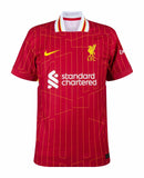 Camiseta Liverpool - 2024-25 - Liverpool - Fútbol - Premier League - Champions League - Rojo - Blanco - Amarillo - Nike - Diseño - Temporada - Camiseta titular - Club - Estadio - Jugadores - Moda - Estilo - Comprar - Camisetas de fútbol - Venta - Última colección - Moda deportiva