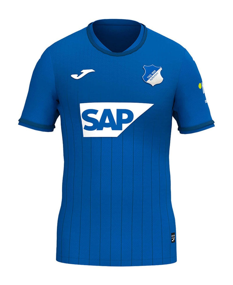 Hoffenheim - 2024/2025 - Camiseta Hoffenheim - Uniforme Hoffenheim - Joma Hoffenheim - Diseño moderno - Bundesliga - Competencias de fútbol - Azul - Blanco - Identidad del club - Cuello en V - Escudo del club - Logo de Joma - Patrocinio - Materiales de alta calidad - Comodidad - Rendimiento - Pasión - Historia - Innovación.