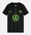 Wolfsburg - 2024/2025 - Camiseta Wolfsburg - Camiseta suplente Wolfsburg - Uniforme Wolfsburg - Nike Wolfsburg - Diseño moderno - Negro y blanco - Detalles geométricos - Bundesliga - Copa de Alemania - Gola en V - Escudo del club - Logo de Nike - Innovación - Identidad - Tecnologías avanzadas - Rendimiento - Comodidad.