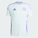 Escocia - 2024/2025 - Camiseta Escocia - Uniforme alternativo Escocia - Adidas Escocia - Diseño tartán - Azul claro - Eurocopa - Nations League - Eliminatorias Copa del Mundo - Gola redonda - Escudo Federación Escocesa - Logo de Adidas - Pantalón celeste - Calcetines celestes - Historia - Identidad - Tecnologías innovadoras - Confort - Rendimiento.
