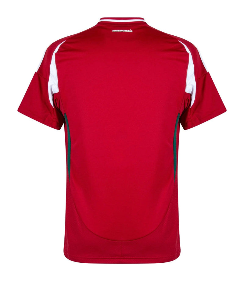Dinamarca - 2024/2025 - Camiseta Dinamarca - Uniforme titular Dinamarca - Hummel Dinamarca - Diseño clásico - Rojo y blanco - Eurocopa - Nations League - Eliminatorias Copa del Mundo - Líneas horizontales - Gola redonda - Escudo Federación Danesa de Fútbol - Logo de Hummel - Pantalón blanco - Calcetines rojos - Historia - Identidad - Tecnologías innovadoras - Confort - Rendimiento.