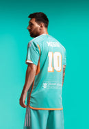 Inter Miami - Nueva camiseta - Messi modelo - Lanzamiento - Fútbol internacional - Prestigio - Club - Expectativa - Aficionados - Estrella - Visibilidad - Impacto.