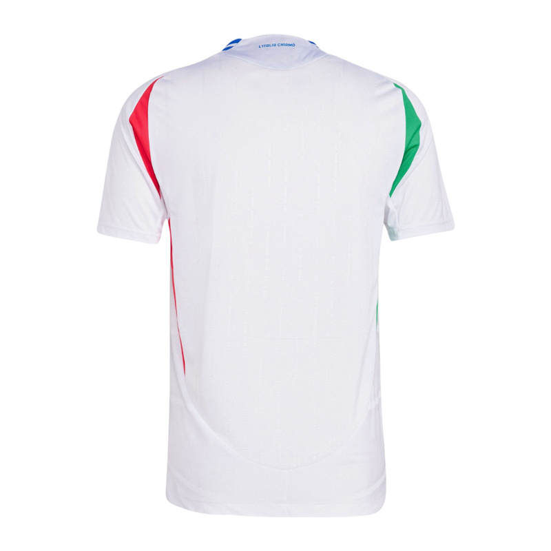 Italia - 2024/2025 - Camiseta Italia - Uniforme alternativo Italia - Adidas Italia - Diseño bandera italiana - Verde, blanco y rojo - Eurocopa - Nations League - Eliminatorias Copa del Mundo - Líneas verticales - Gola en V - Escudo FIGC - Logo de Adidas - Pantalón azul - Calcetines blancos - L'Italia Chiamò - Historia - Identidad - Tecnologías innovadoras - Confort - Rendimiento.