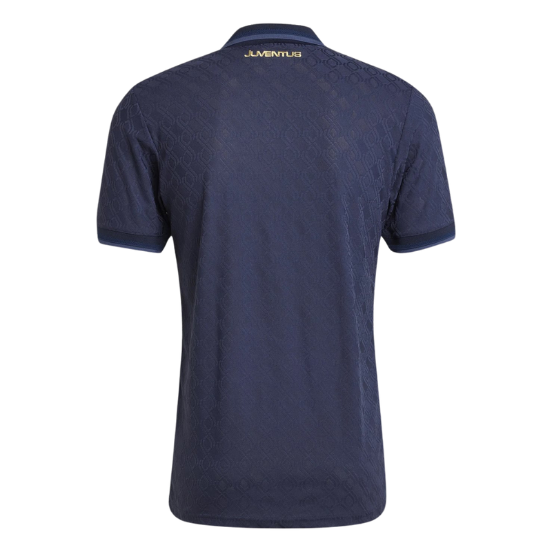 Juventus 20242025 - Tercera camiseta Juventus - Adidas Juventus - Serie A - Coppa Italia - Champions League - Diseño moderno - Detalles únicos - Espacio - Galaxias - Negro - Azul - Rosa - Exploración espacial - Innovación - Nebulosa de Orión - Gola redonda - Escudo de la Juventus - Logo de Adidas - Tecnologías innovadoras - Confort - Rendimiento.