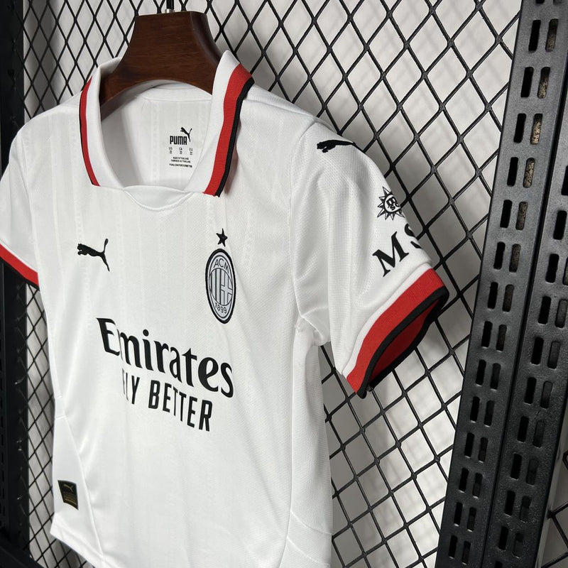 Milan II 24/25 conjunto infantil blanco - Milan - 24/25 - Conjunto infantil - Blanco - Fútbol - Equipamiento deportivo - Niños - Estilo.