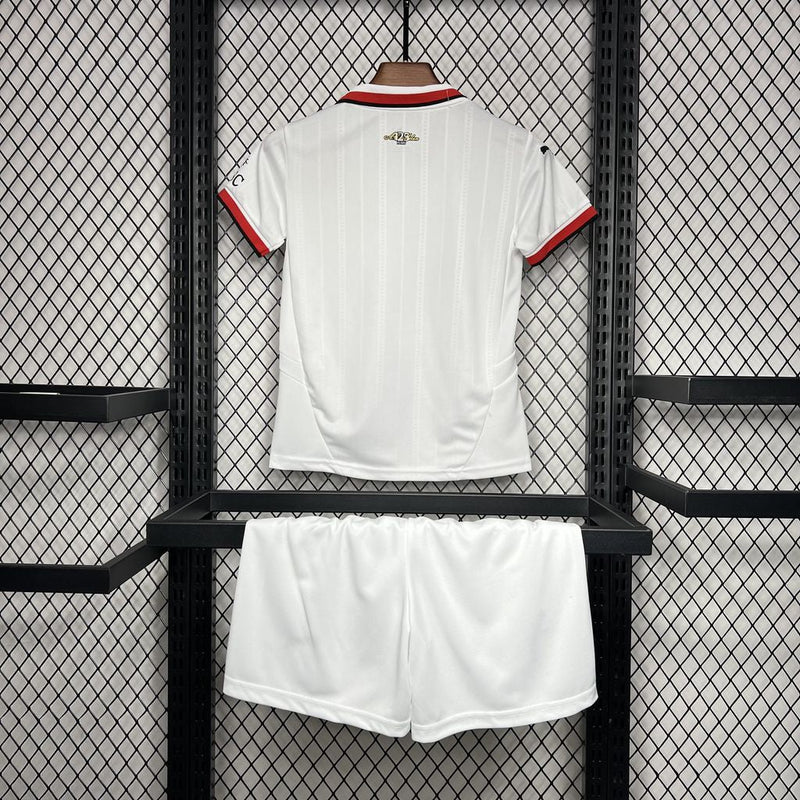 Milan II 24/25 conjunto infantil blanco - Milan - 24/25 - Conjunto infantil - Blanco - Fútbol - Equipamiento deportivo - Niños - Estilo.