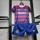 Newcastle II 24/25 conjunto infantil - Newcastle - 24/25 - Conjunto infantil - Fútbol - Equipamiento deportivo - Niños - Estilo.