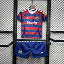 Newcastle II 24/25 conjunto infantil - Newcastle - 24/25 - Conjunto infantil - Fútbol - Equipamiento deportivo - Niños - Estilo.