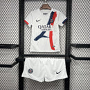 PSG II 24/25 conjunto infantil blanco - PSG - 24/25 - Conjunto infantil - Blanco - Fútbol - Equipamiento deportivo - Niños - Estilo.
