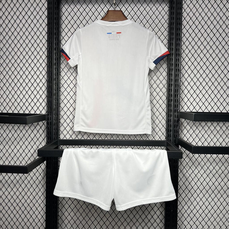 PSG II 24/25 conjunto infantil blanco - PSG - 24/25 - Conjunto infantil - Blanco - Fútbol - Equipamiento deportivo - Niños - Estilo.
