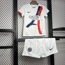 PSG II 24/25 conjunto infantil blanco - PSG - 24/25 - Conjunto infantil - Blanco - Fútbol - Equipamiento deportivo - Niños - Estilo.
