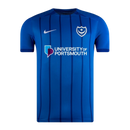 Portsmouth 2024/2025 - Camiseta de local Portsmouth - Diseño fresco - Herencia del club - Estética moderna - Championship - Fútbol - Equipamiento deportivo - Temporada - Identidad - Tradición - Modernidad.