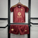 Roma I 24/25 conjunto infantil vino - Roma - 24/25 - Conjunto infantil - Vino - Fútbol - Equipamiento deportivo - Niños - Estilo.
