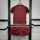 Roma I 24/25 conjunto infantil vino - Roma - 24/25 - Conjunto infantil - Vino - Fútbol - Equipamiento deportivo - Niños - Estilo.