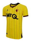 Watford 2024/2025 - Camiseta titular Watford - Campeonato de la EFL - Diseño clásico - Detalles modernos - Amarillo - Negro - Gola redonda - Escudo del Watford - Identidad del club - Historia del club - Elementos clásicos - Detalles modernos