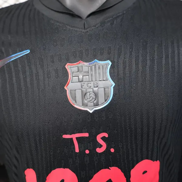 BARCELONA II TAYLOR SWIFT NEGRA 24-25 VERSIÓN JUGADOR HOMBRE