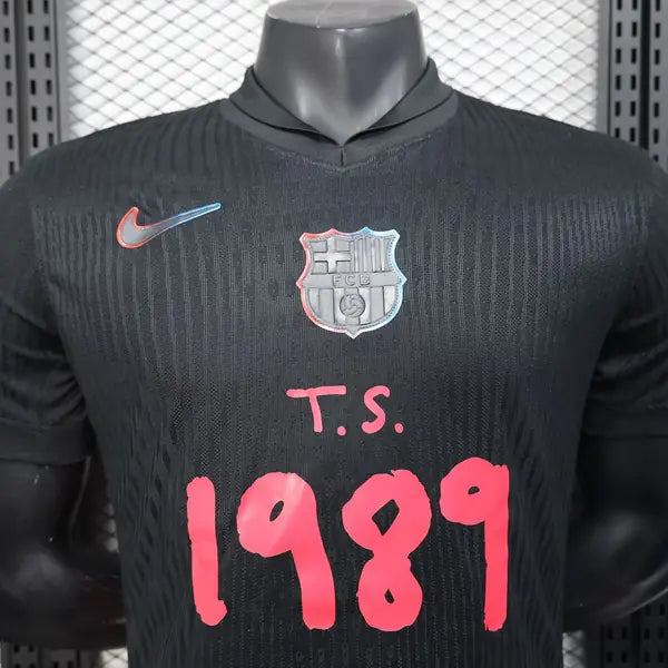 BARCELONA II TAYLOR SWIFT NEGRA 24-25 VERSIÓN JUGADOR HOMBRE